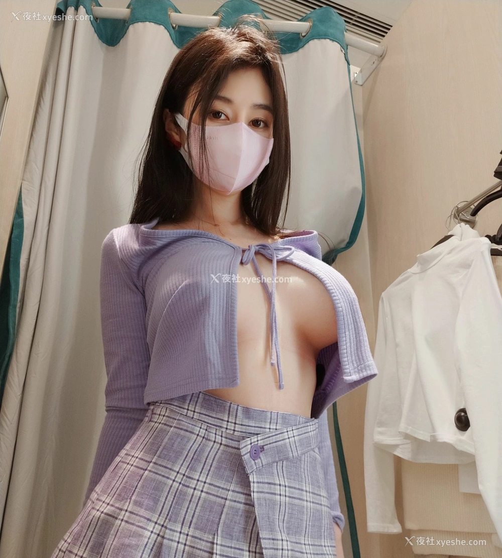 1P - Coser小姐姐白银 – 更衣室