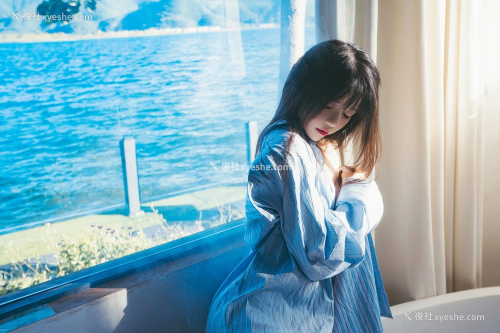 1P - 桜桃喵 – 蓝衬衫