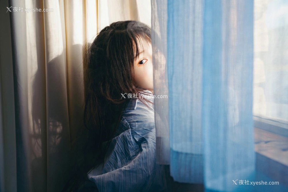 1P - 桜桃喵 – 蓝衬衫