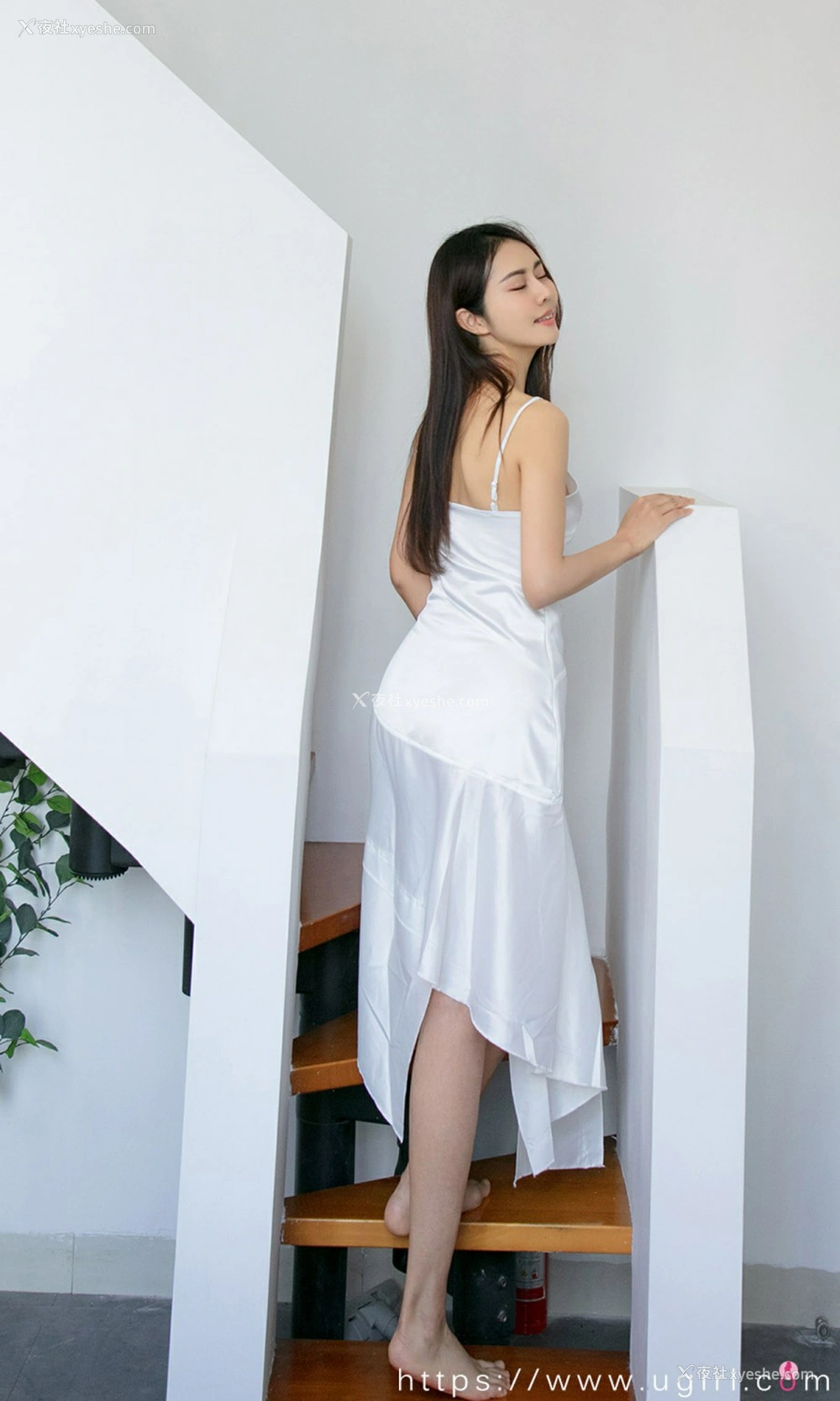 1P - [Ugirls尤果网]爱尤物专辑 No.2198 姜云曦 掀云探爱
