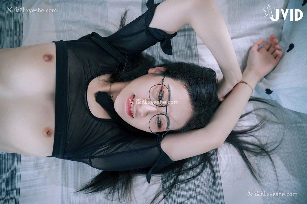 1P - 阿黎《性感暗黑空姐》