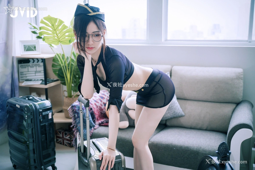 1P - 阿黎《性感暗黑空姐》