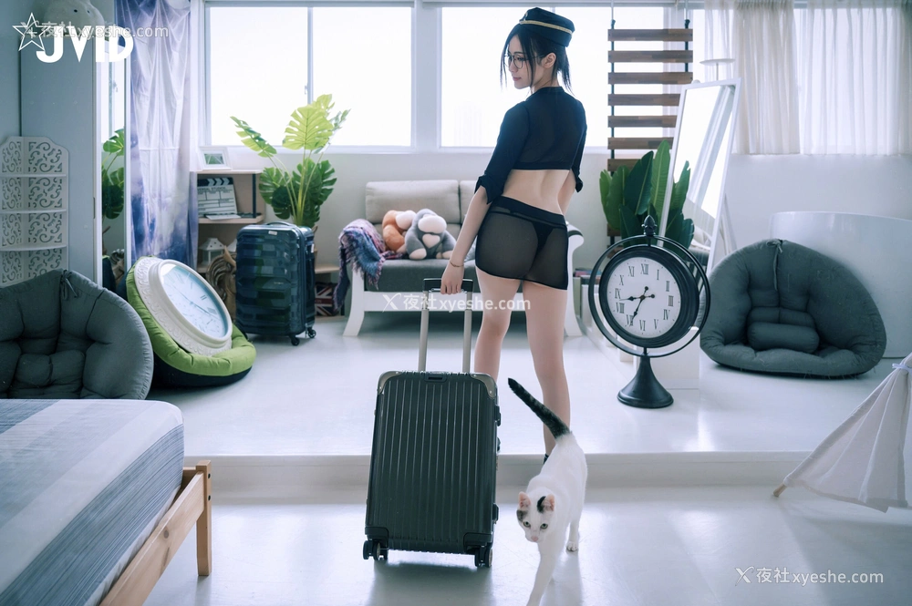 1P - 阿黎《性感暗黑空姐》