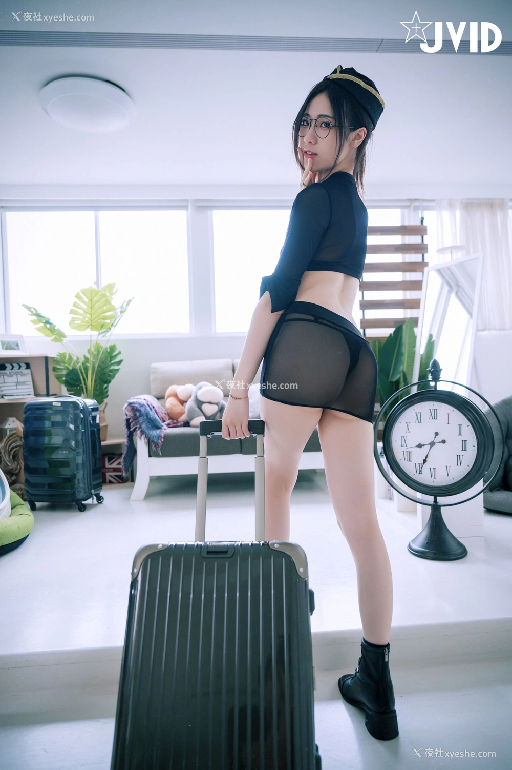 1P - 阿黎《性感暗黑空姐》