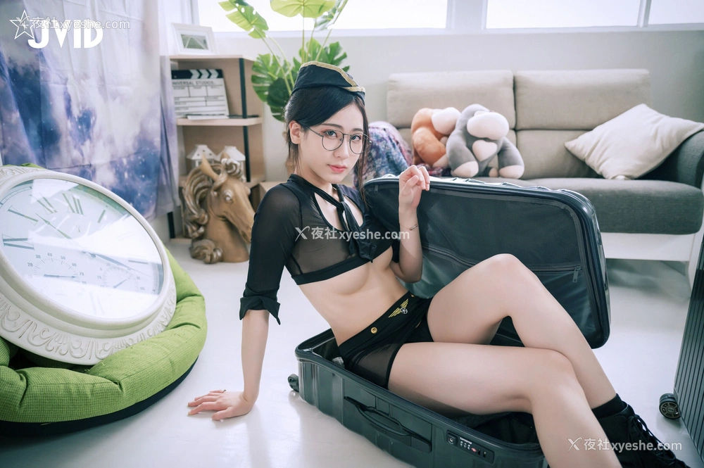 1P - 阿黎《性感暗黑空姐》