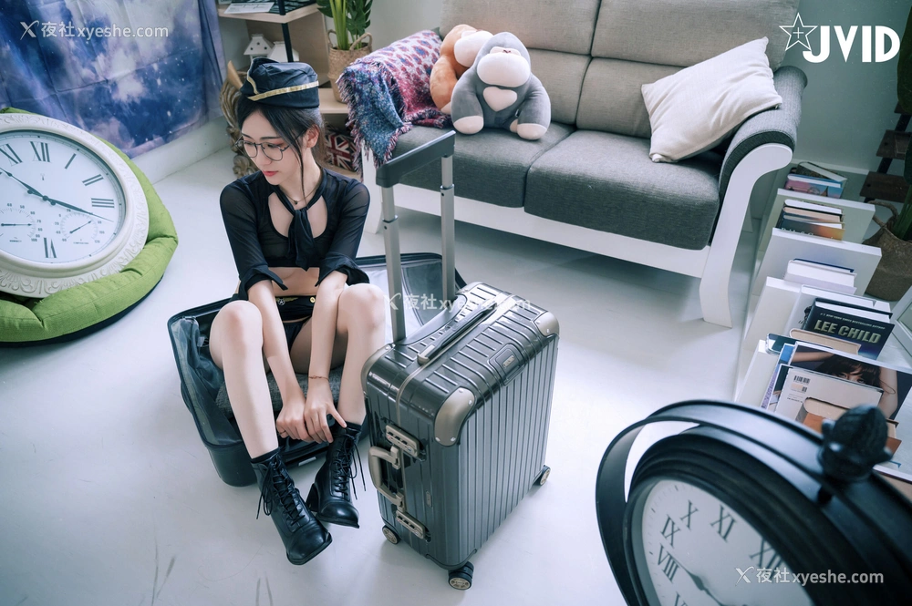 1P - 阿黎《性感暗黑空姐》