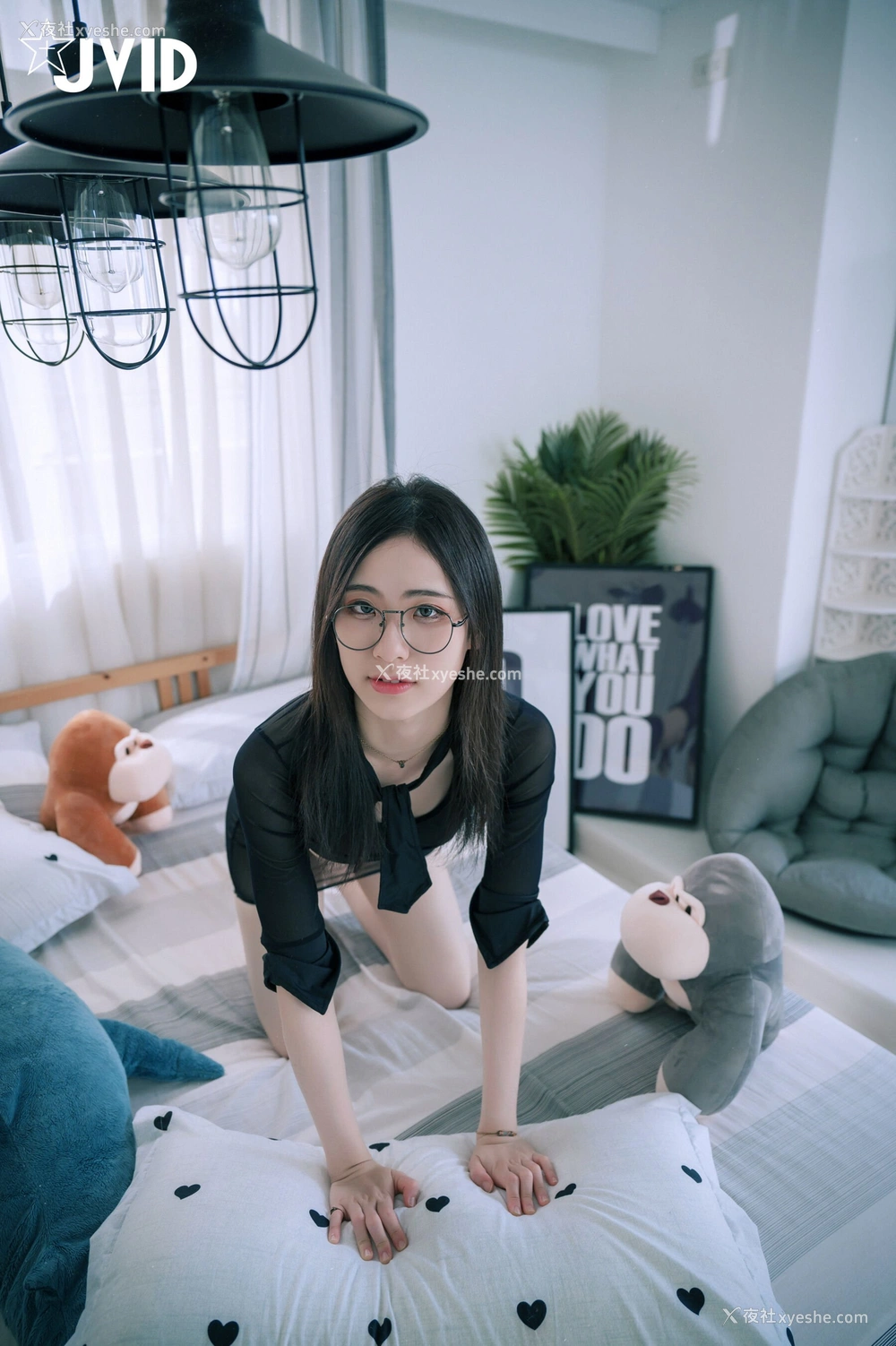 1P - 阿黎《性感暗黑空姐》