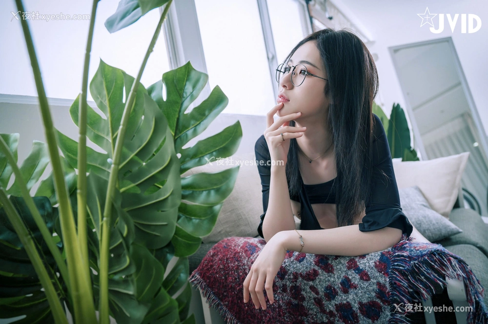 1P - 阿黎《性感暗黑空姐》