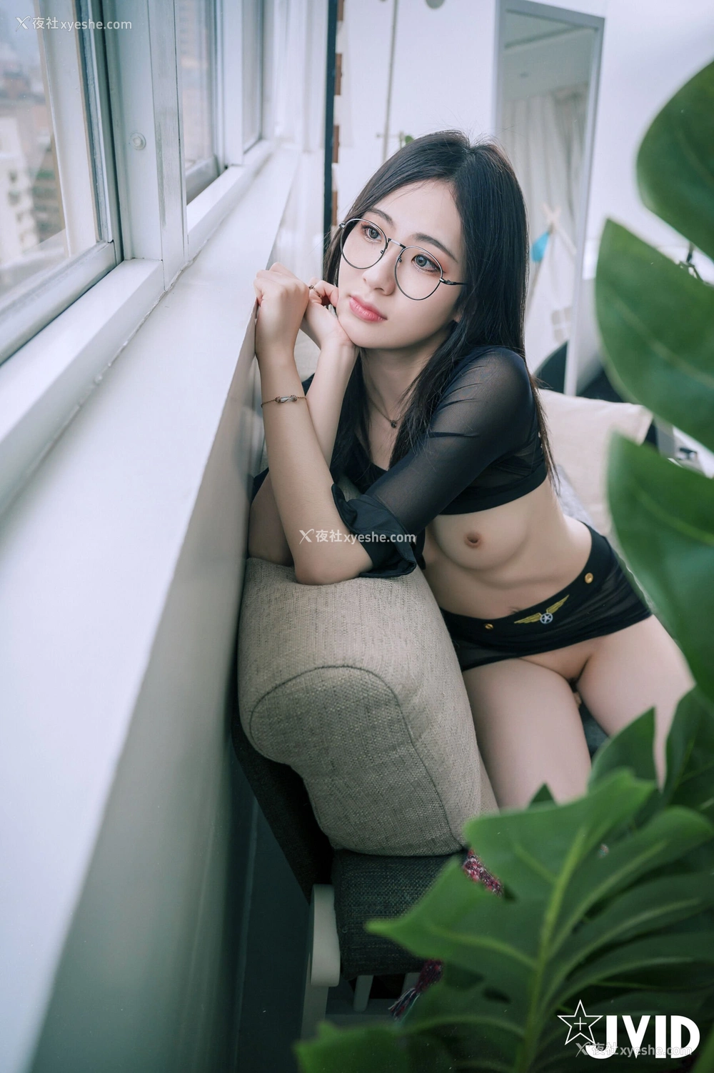 1P - 阿黎《性感暗黑空姐》