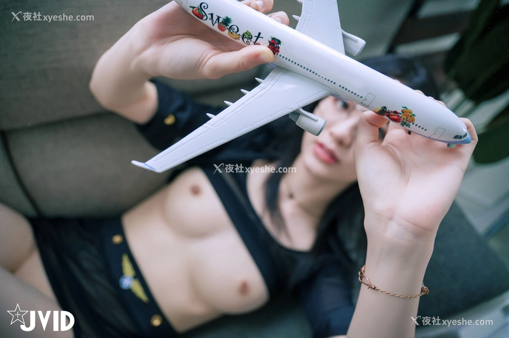 1P - 阿黎《性感暗黑空姐》