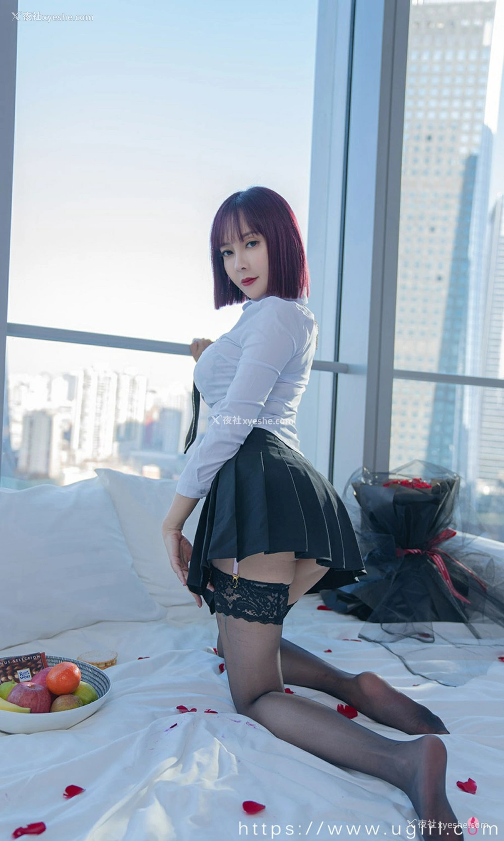 1P - [Ugirls尤果网]爱尤物专辑 No.2320 果儿Victoria 衬衫之下