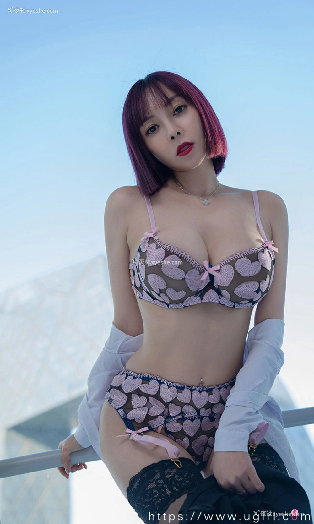 1P - [Ugirls尤果网]爱尤物专辑 No.2320 果儿Victoria 衬衫之下