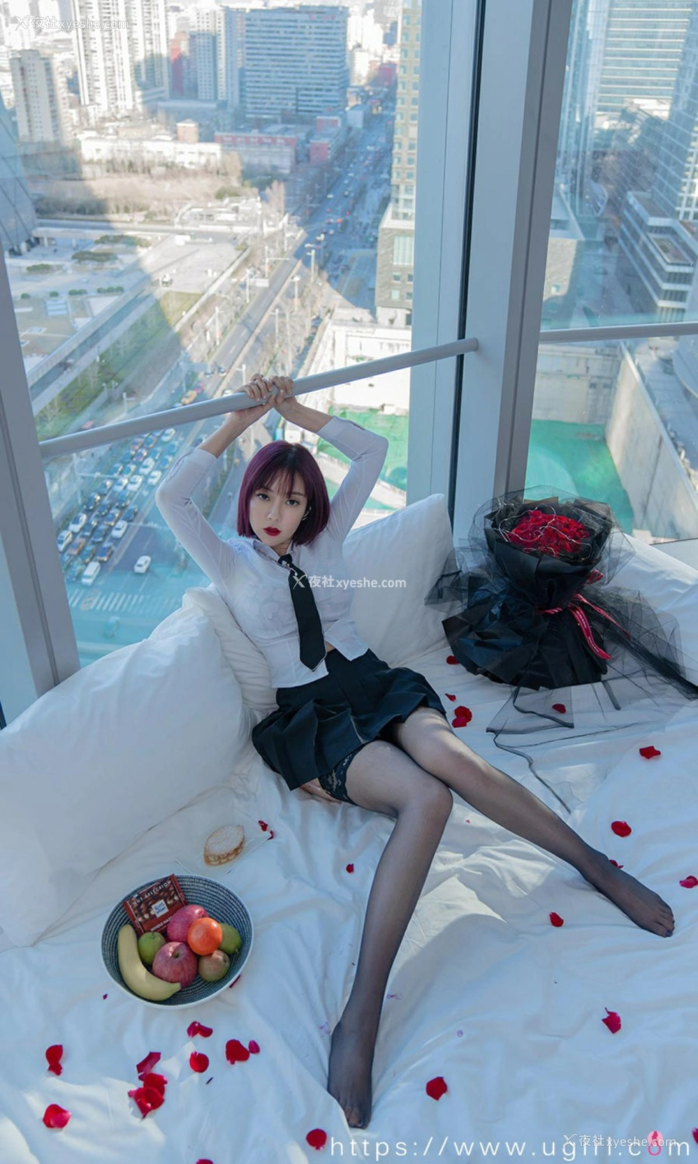 1P - [Ugirls尤果网]爱尤物专辑 No.2320 果儿Victoria 衬衫之下