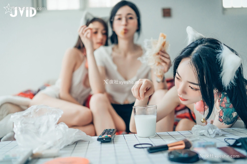 1P - 辰辰×飘飘×妍妍《她和她的两只猫咪》