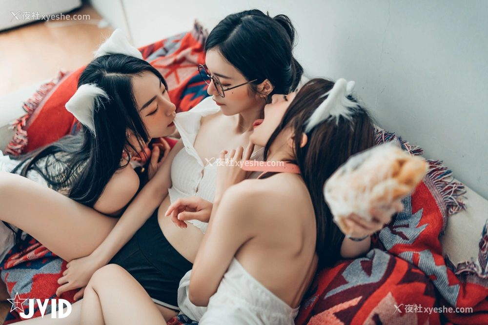 1P - 辰辰×飘飘×妍妍《她和她的两只猫咪》