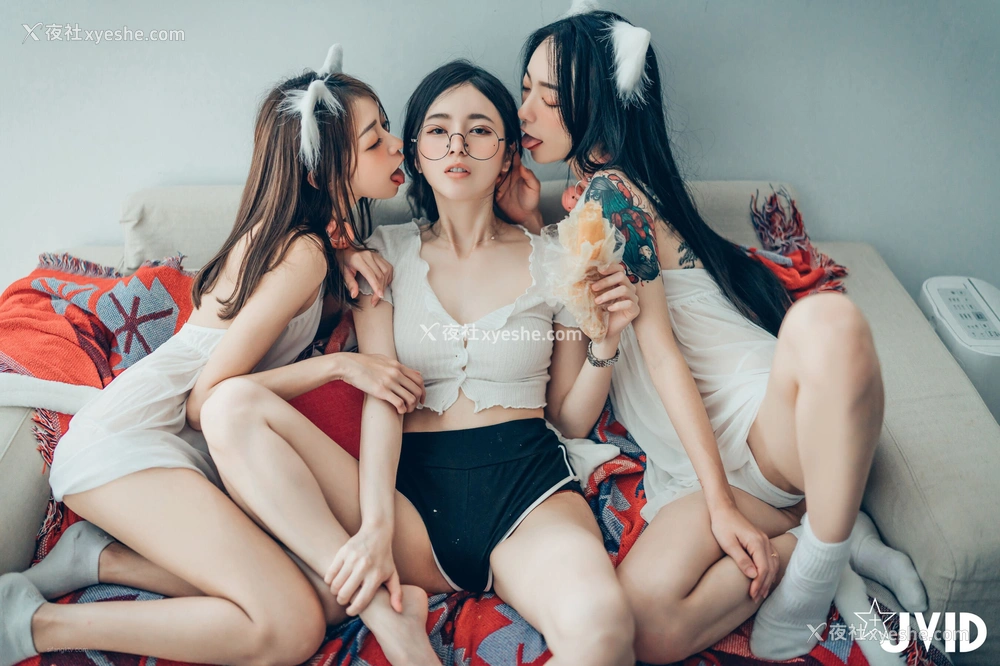 1P - 辰辰×飘飘×妍妍《她和她的两只猫咪》
