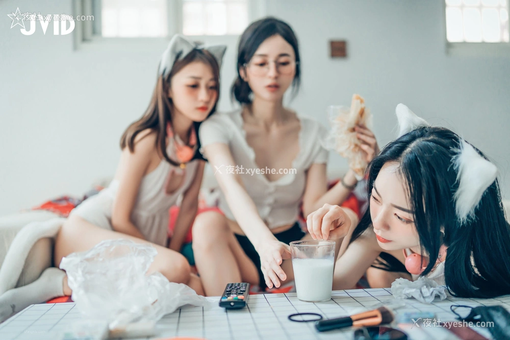 1P - 辰辰×飘飘×妍妍《她和她的两只猫咪》
