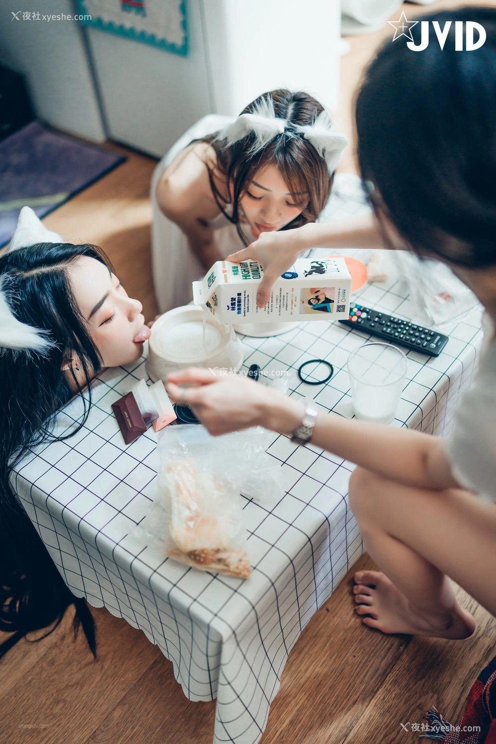 1P - 辰辰×飘飘×妍妍《她和她的两只猫咪》