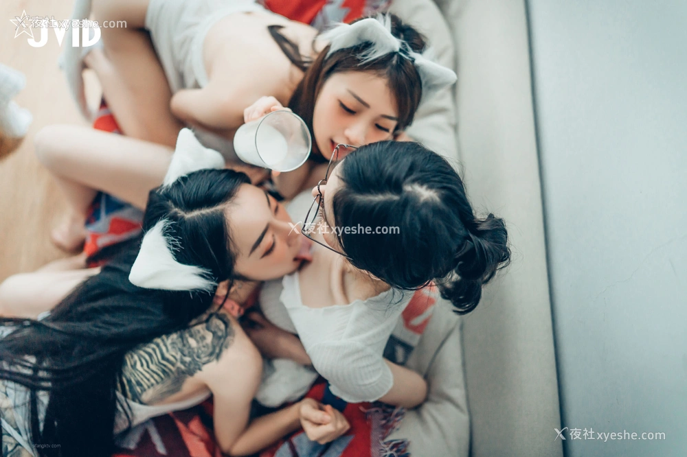 1P - 辰辰×飘飘×妍妍《她和她的两只猫咪》