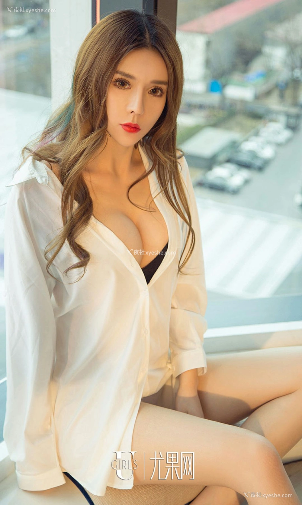 1P - [Ugirls爱尤物] NO.972 娜尤子 亮眼红唇