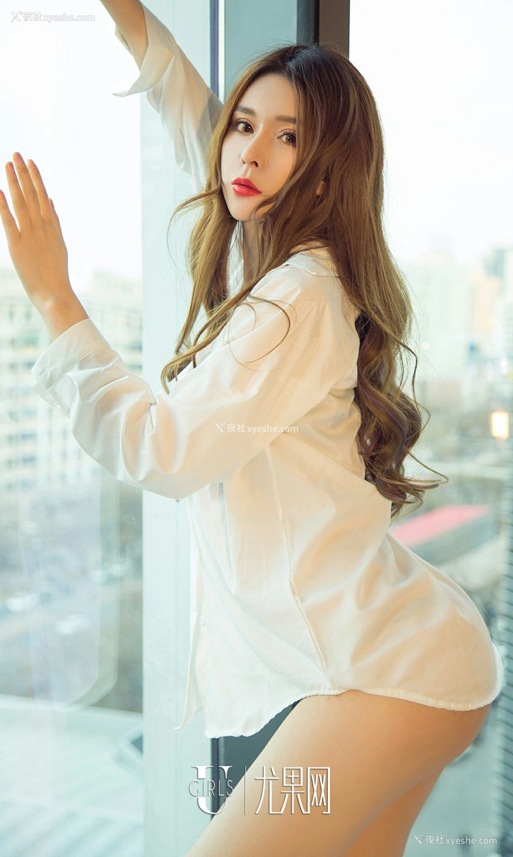 1P - [Ugirls爱尤物] NO.972 娜尤子 亮眼红唇