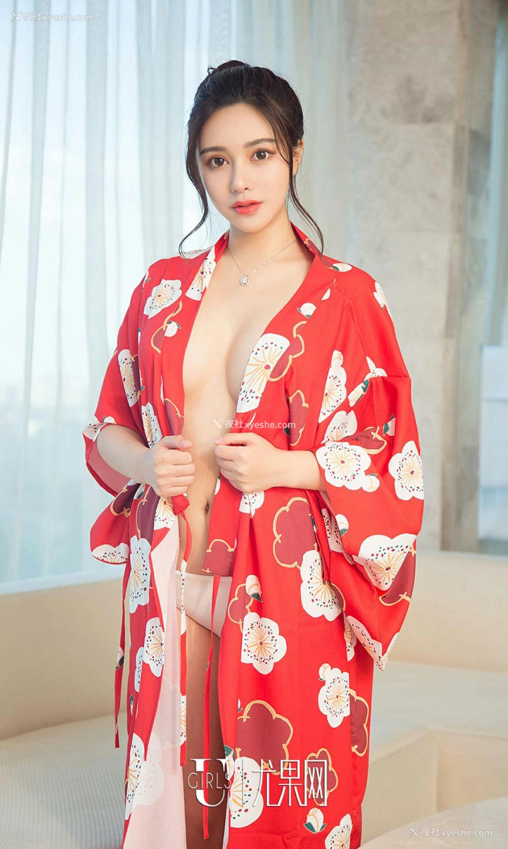 1P - [Ugirls尤果网]爱尤物专辑 No.1350 金梓馨 珍珠小姐