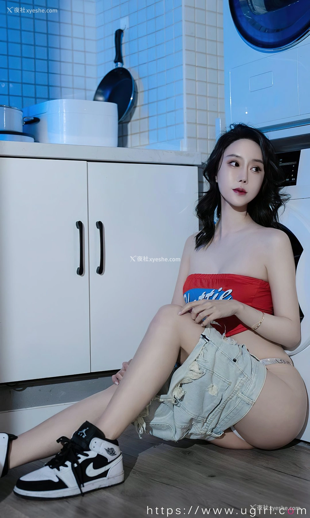 1P - [Ugirls尤果网]爱尤物专辑 No.2335 欣凌 陪伴你的时光