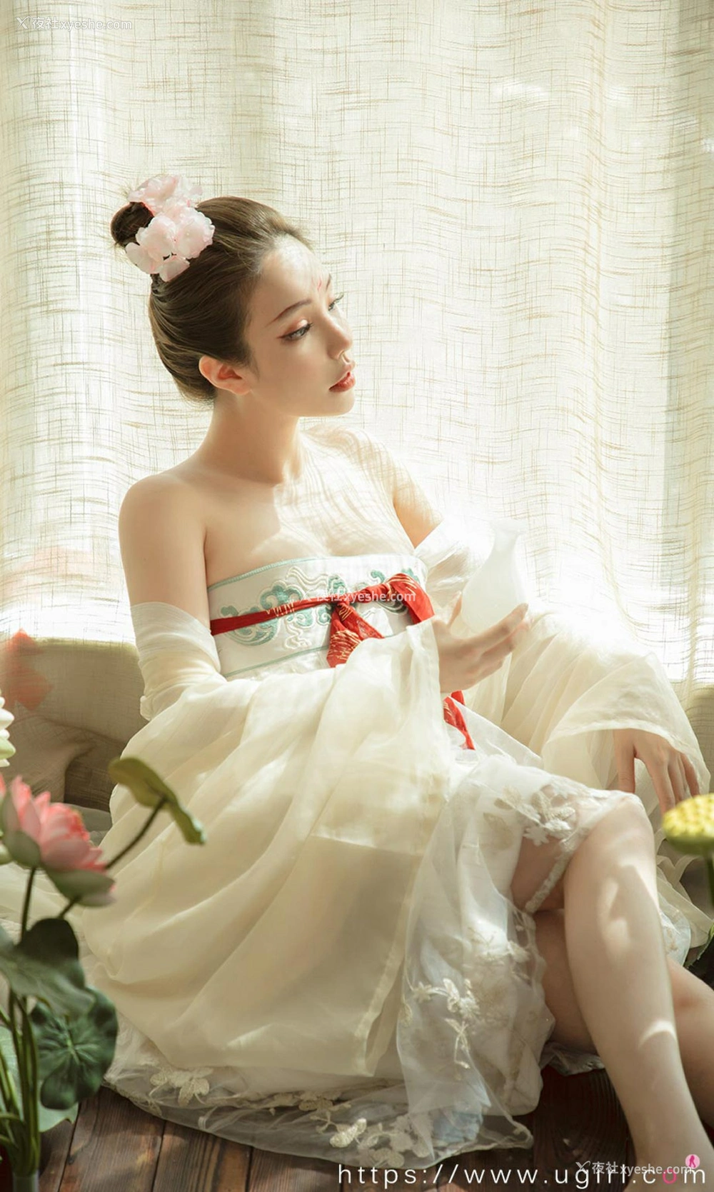 1P - [Ugirls尤果网]爱尤物专辑 No.1923 妮小妖 花满月夜