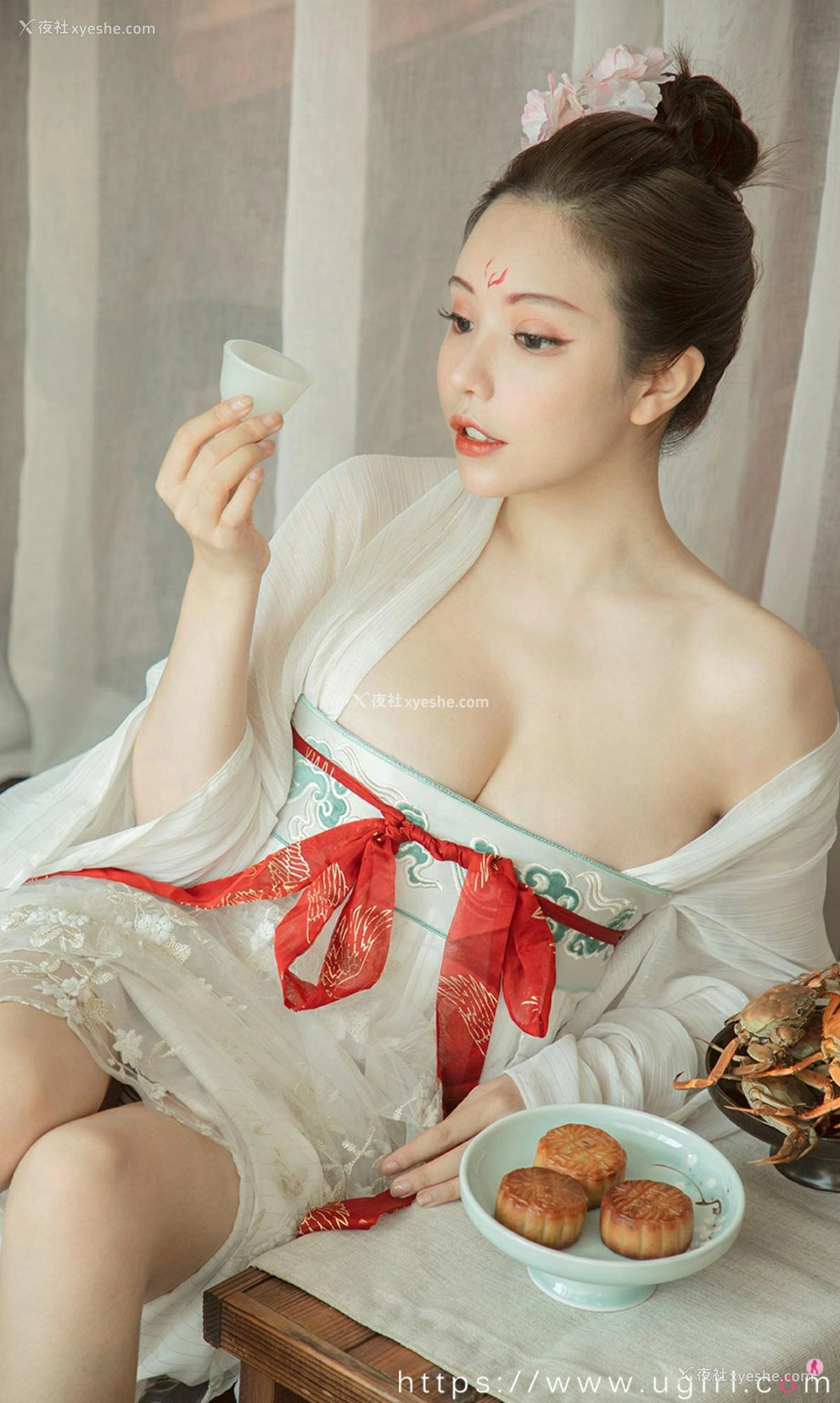 1P - [Ugirls尤果网]爱尤物专辑 No.1923 妮小妖 花满月夜