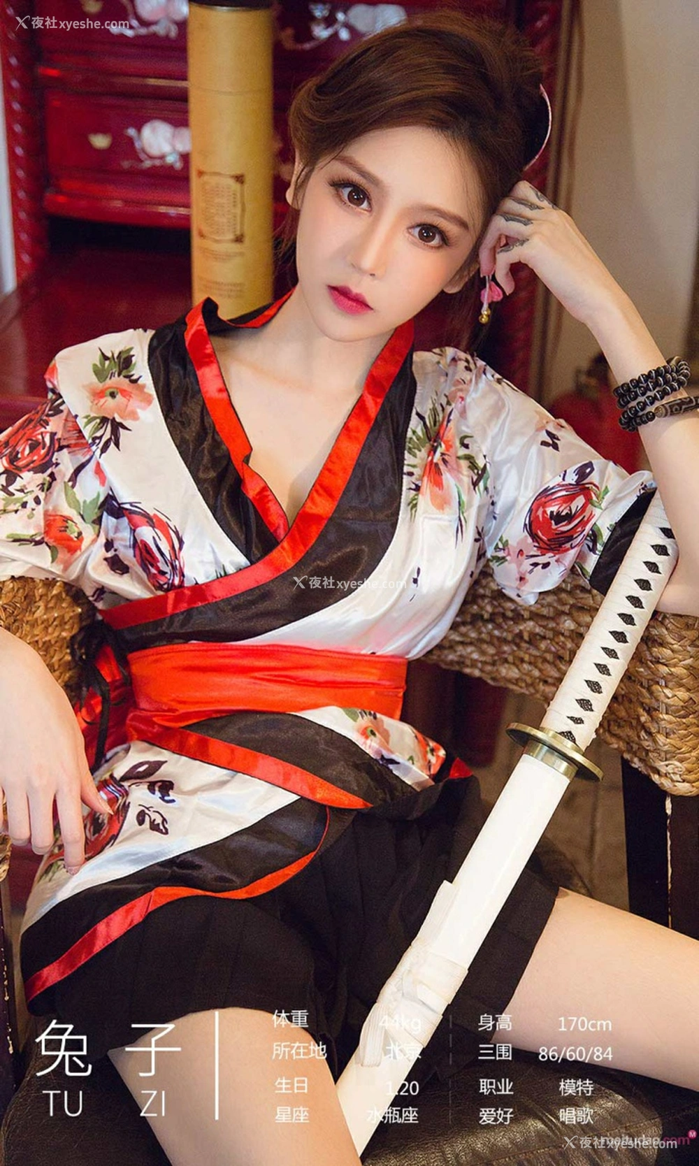 1P - [Ugirls尤果网]爱尤物专辑 No.2054 女儿谷