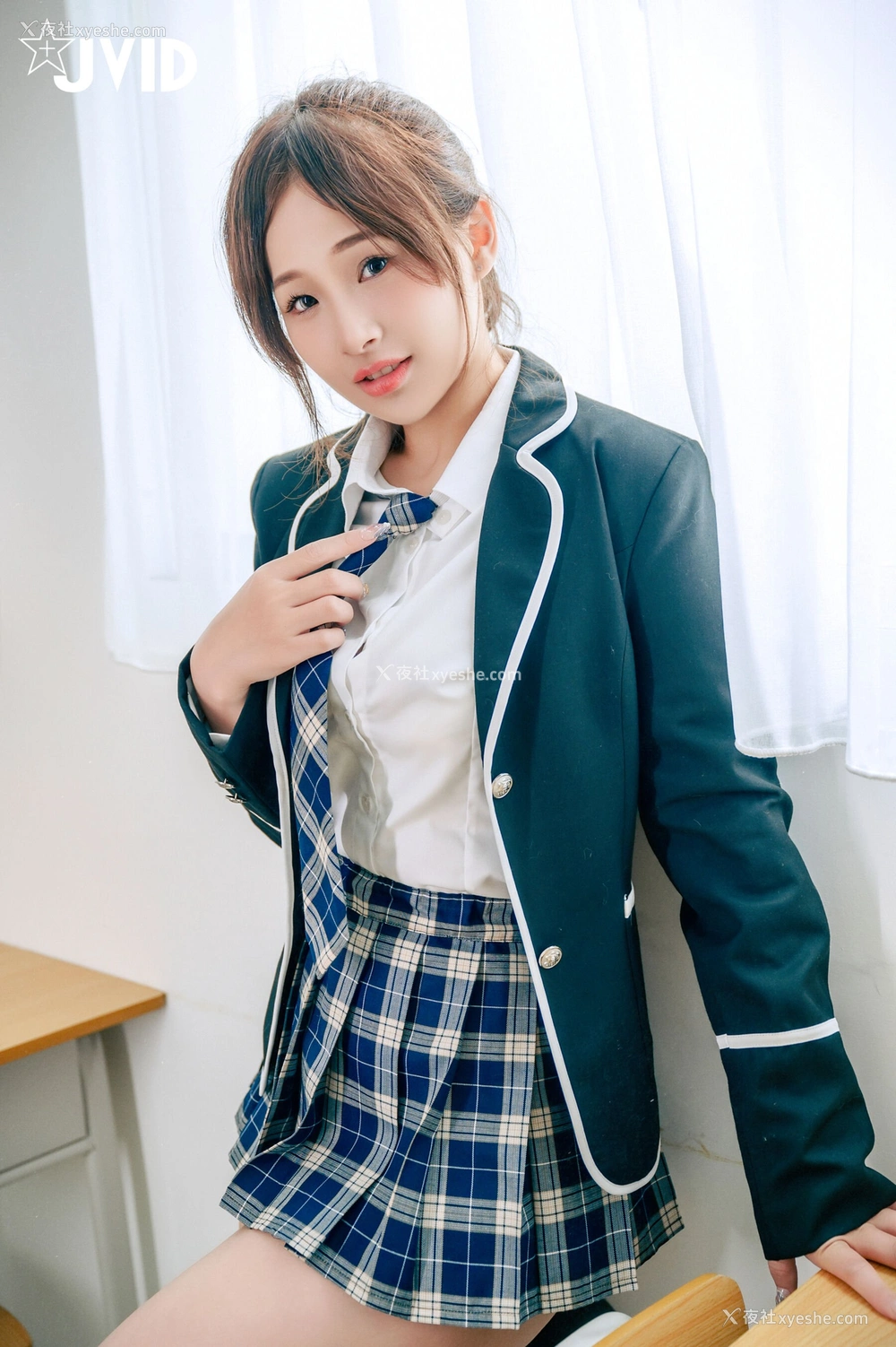 1P - 婕咪《下课后在教室色色被老师发现 婕咪惨遭后庭开发》