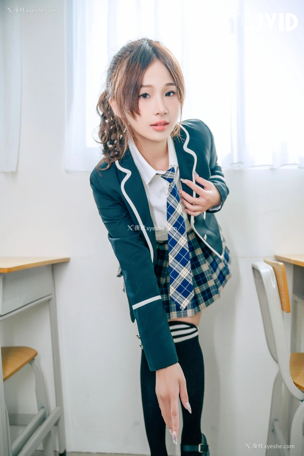 1P - 婕咪《下课后在教室色色被老师发现 婕咪惨遭后庭开发》