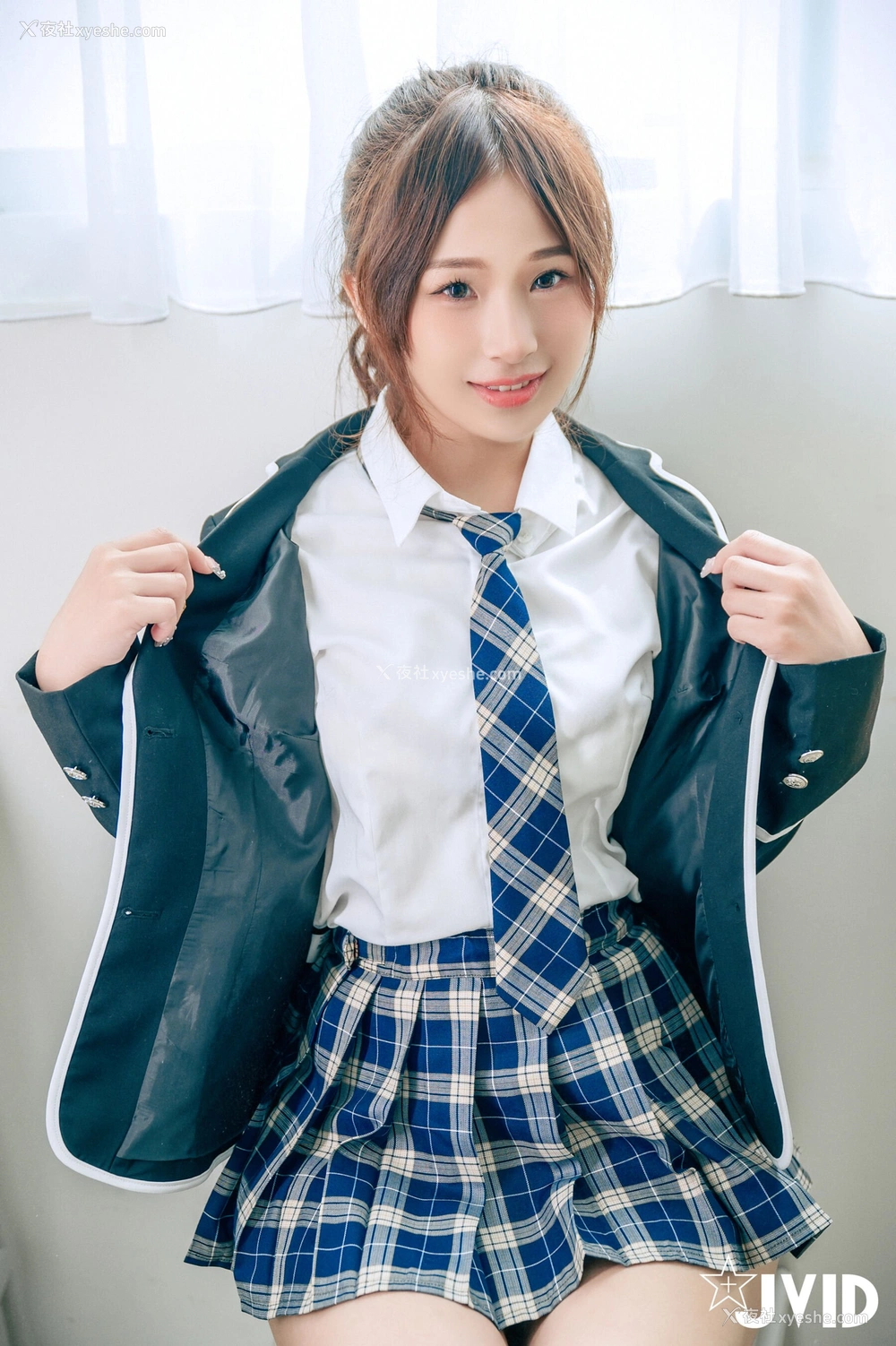 1P - 婕咪《下课后在教室色色被老师发现 婕咪惨遭后庭开发》