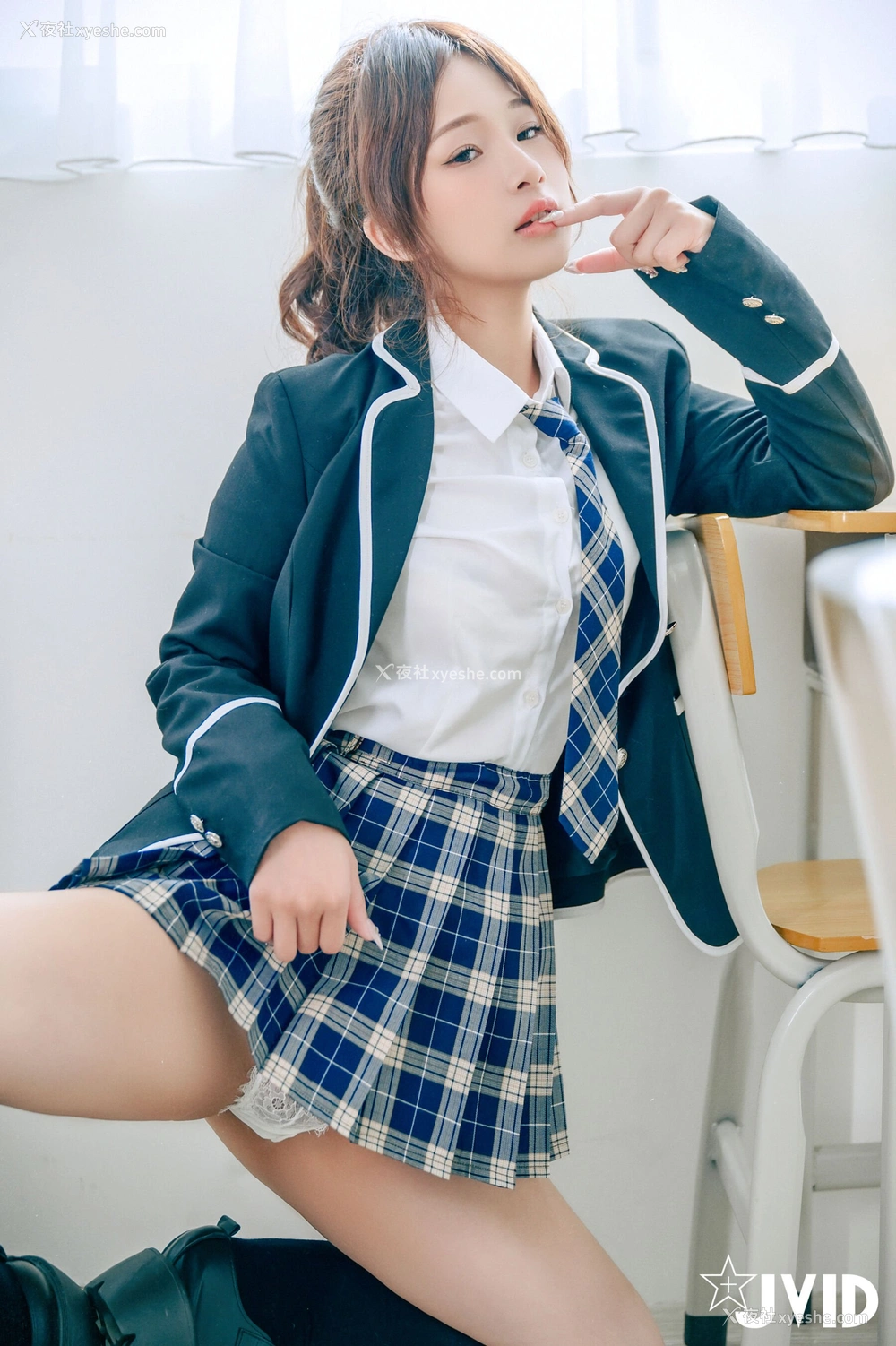 1P - 婕咪《下课后在教室色色被老师发现 婕咪惨遭后庭开发》
