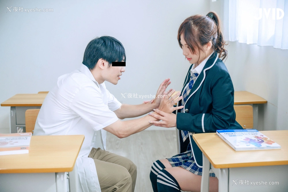 1P - 婕咪《下课后在教室色色被老师发现 婕咪惨遭后庭开发》