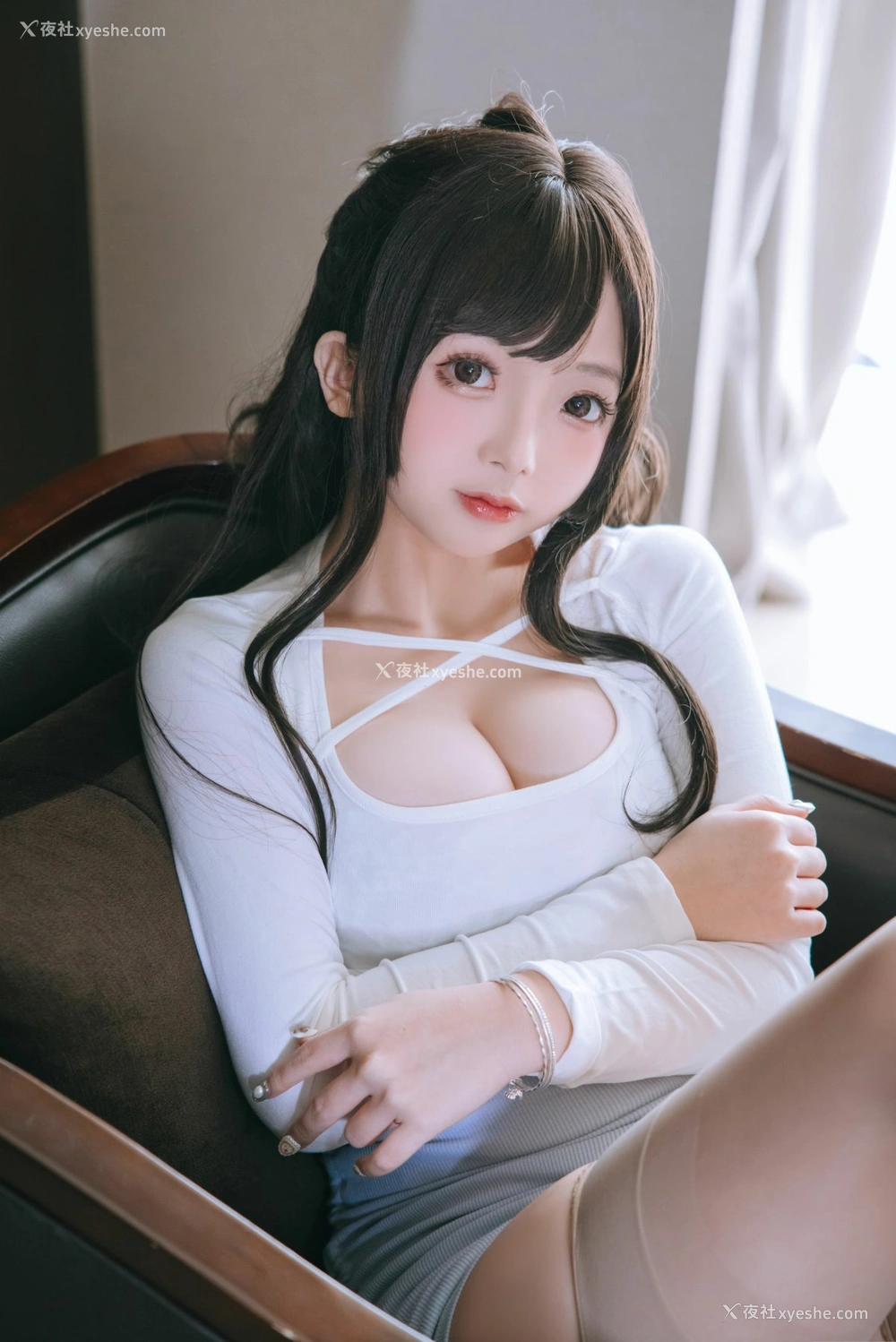 1P - 日奈娇 – 包臀裙秘书