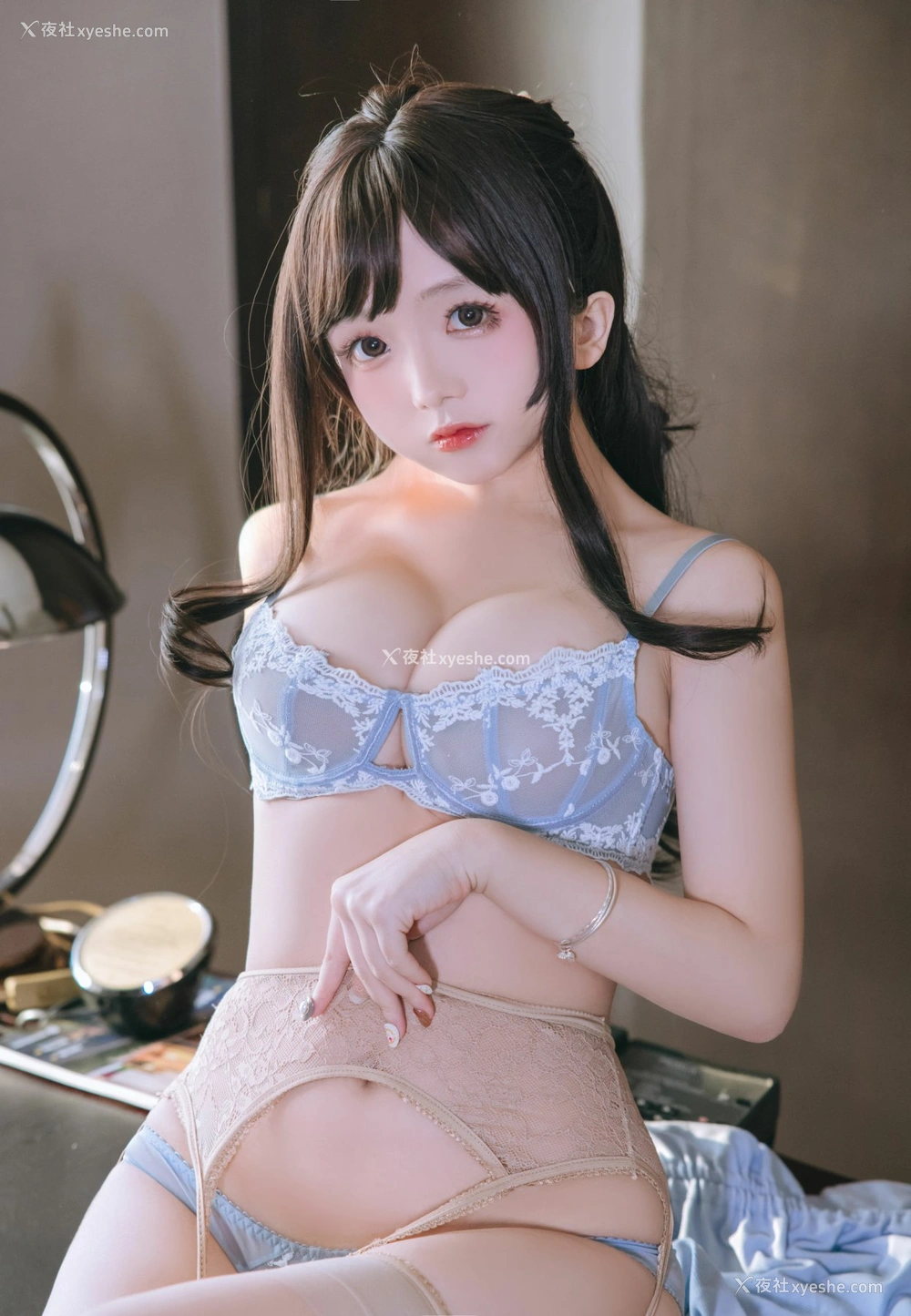 1P - 日奈娇 – 包臀裙秘书
