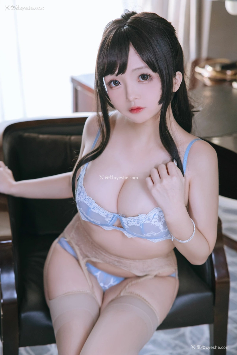 1P - 日奈娇 – 包臀裙秘书