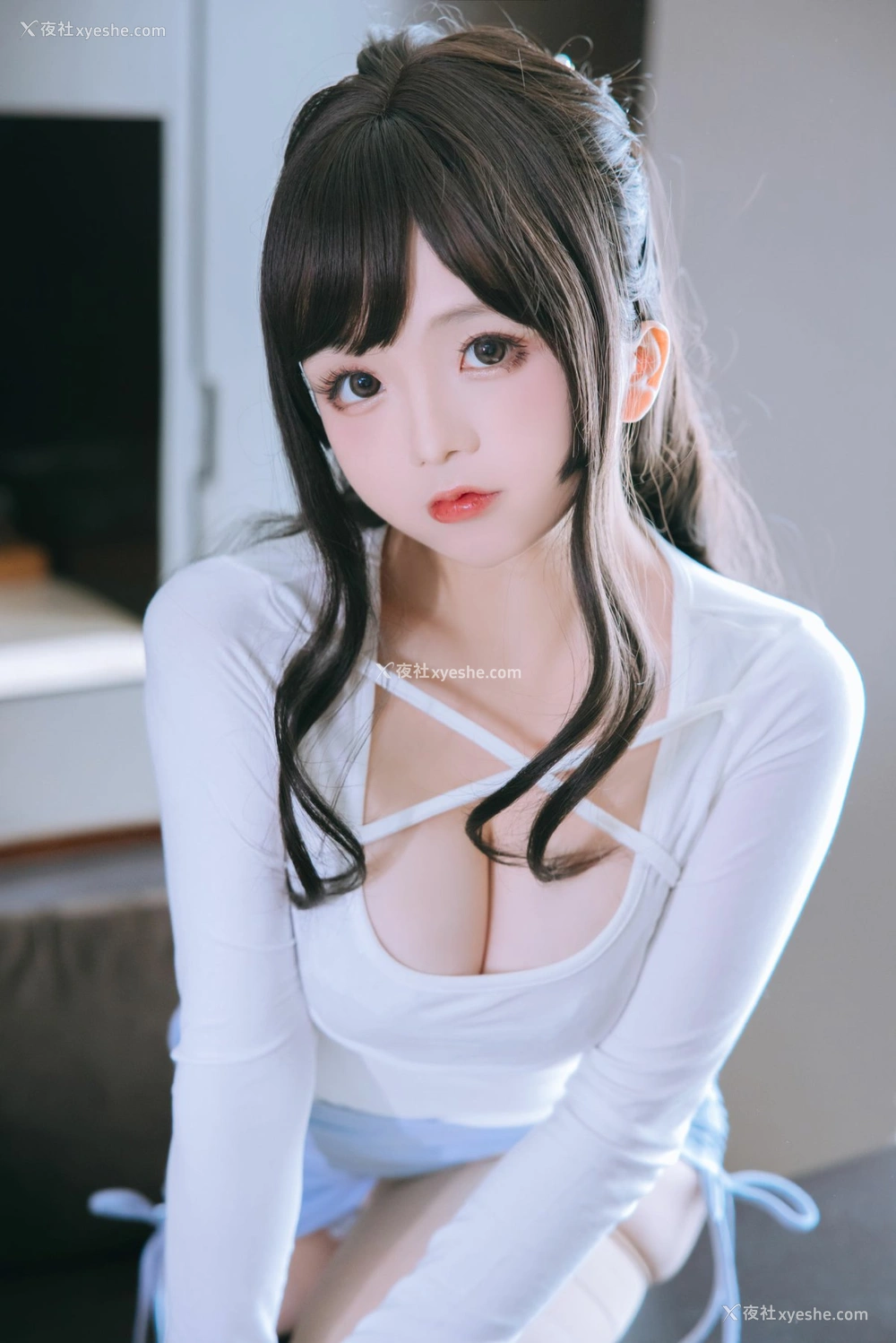 1P - 日奈娇 – 包臀裙秘书