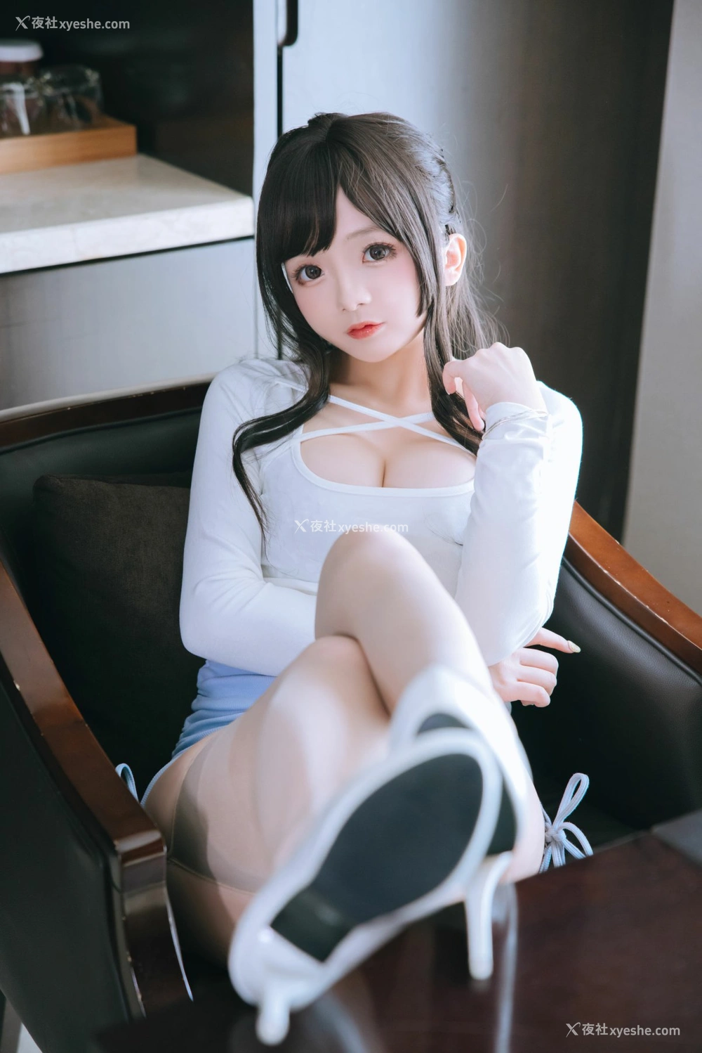 1P - 日奈娇 – 包臀裙秘书