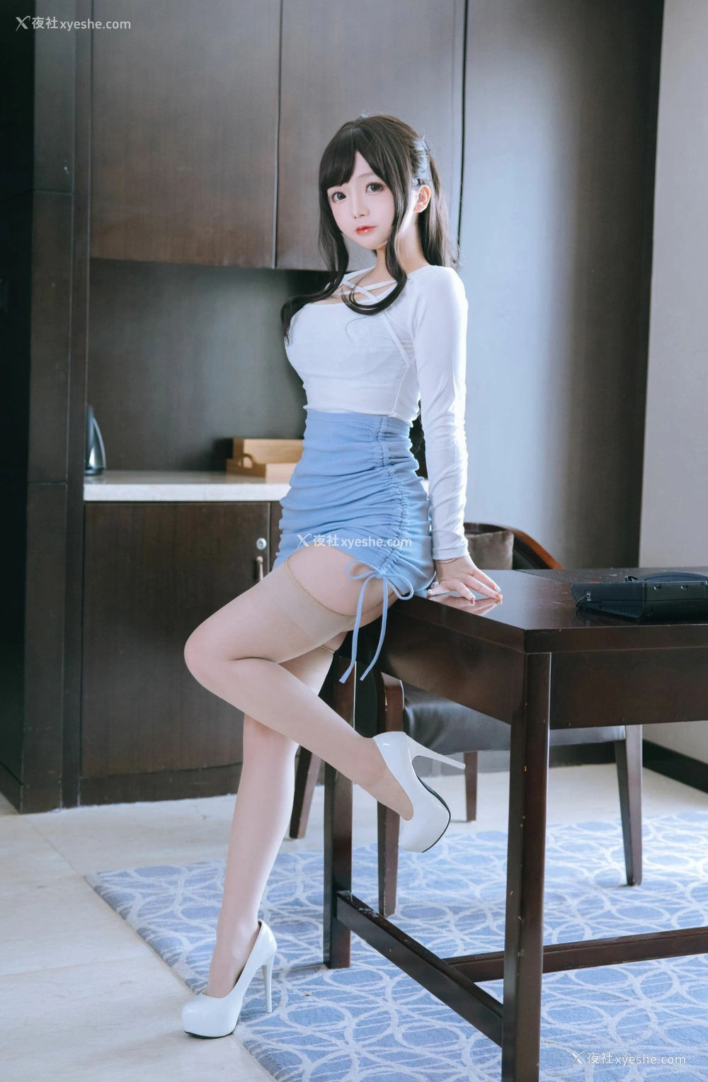 1P - 日奈娇 – 包臀裙秘书