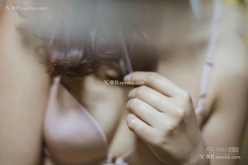 1P - [YALAYI雅拉伊] Y301 芷琳《角落里》