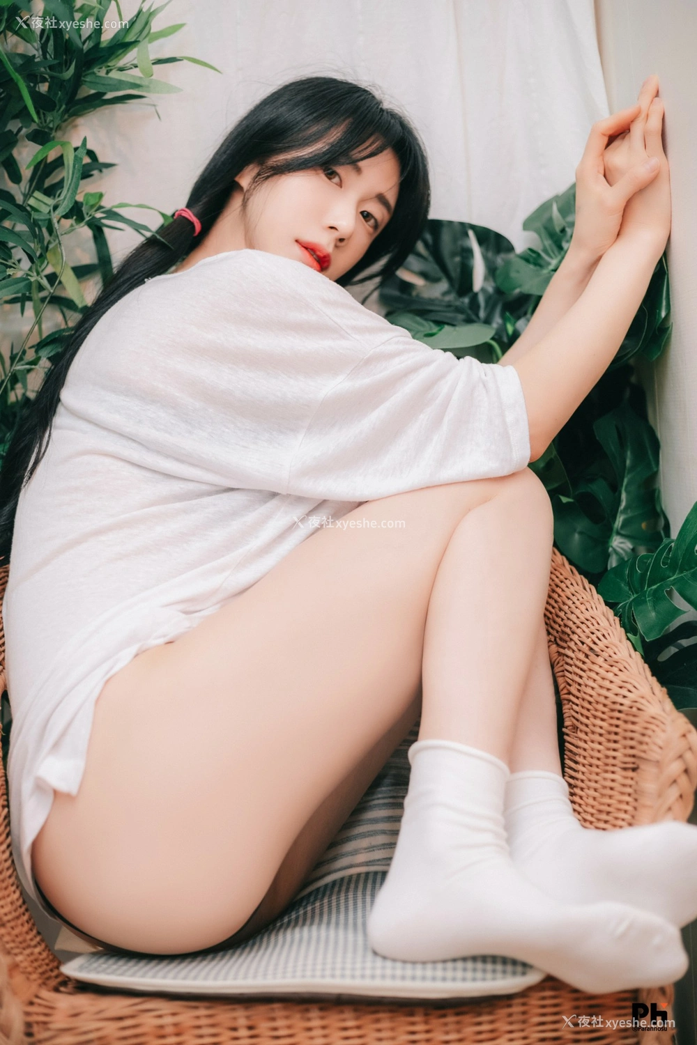 1P - [Paranhosu] Sia – Girlfriend