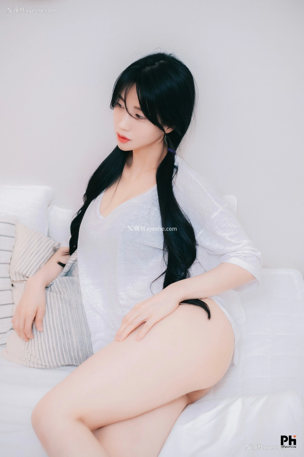 1P - [Paranhosu] Sia – Girlfriend