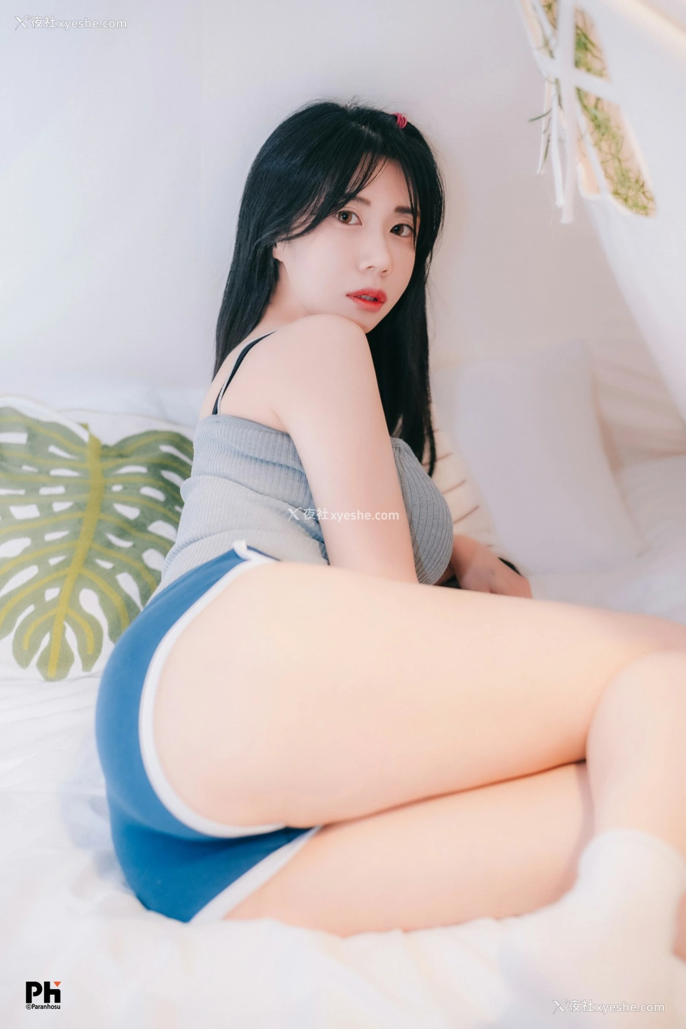 1P - [Paranhosu] Sia – Girlfriend