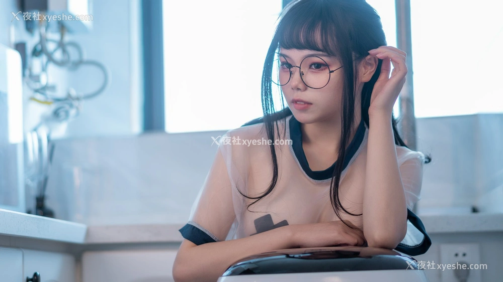 1P - 七月喵子 – 喝酸奶的眼镜娘