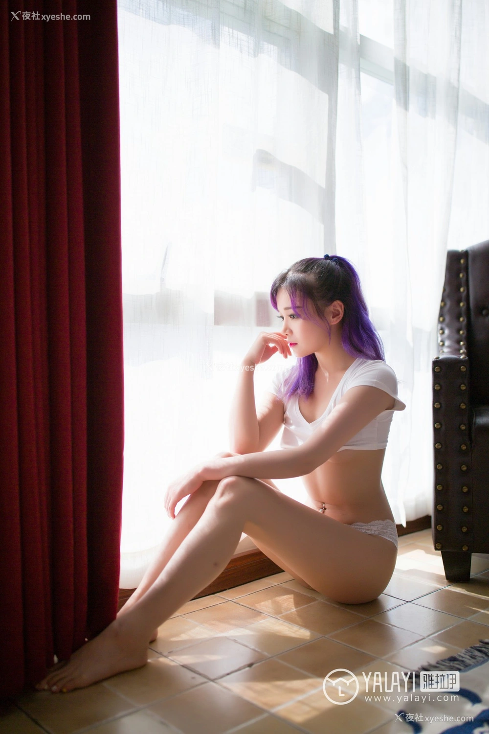 1P - [YALAYI雅拉伊] No.069 梦露 牵着猫的妹子