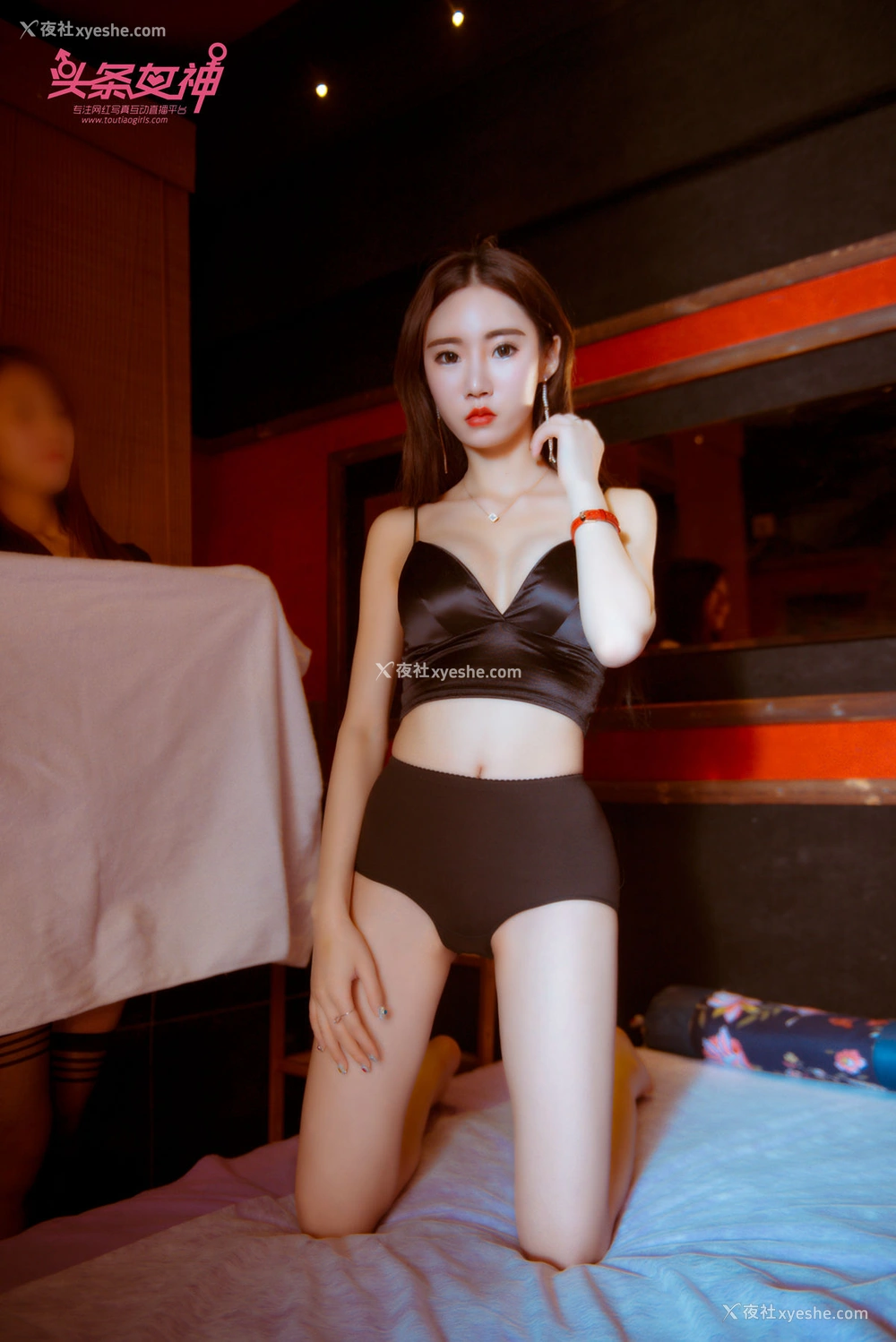 1P - [TouTiao头条女神] 猫咪 女神探店