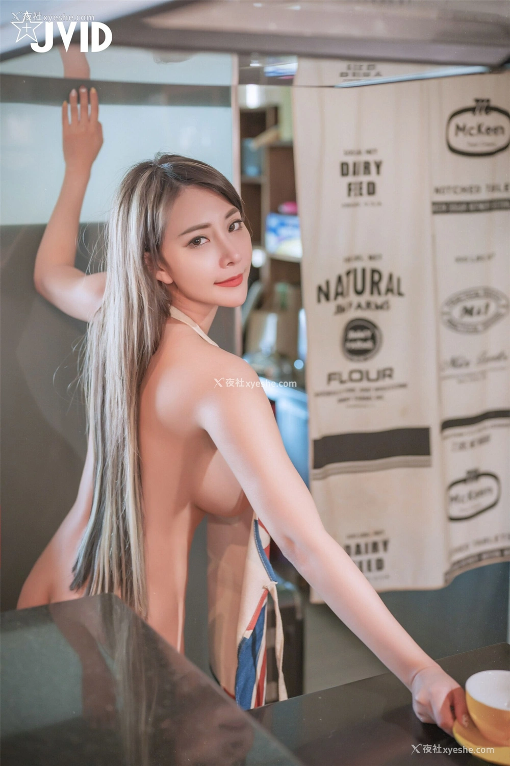 1P - 乐乐《寂寞旅人咖啡馆围裙》