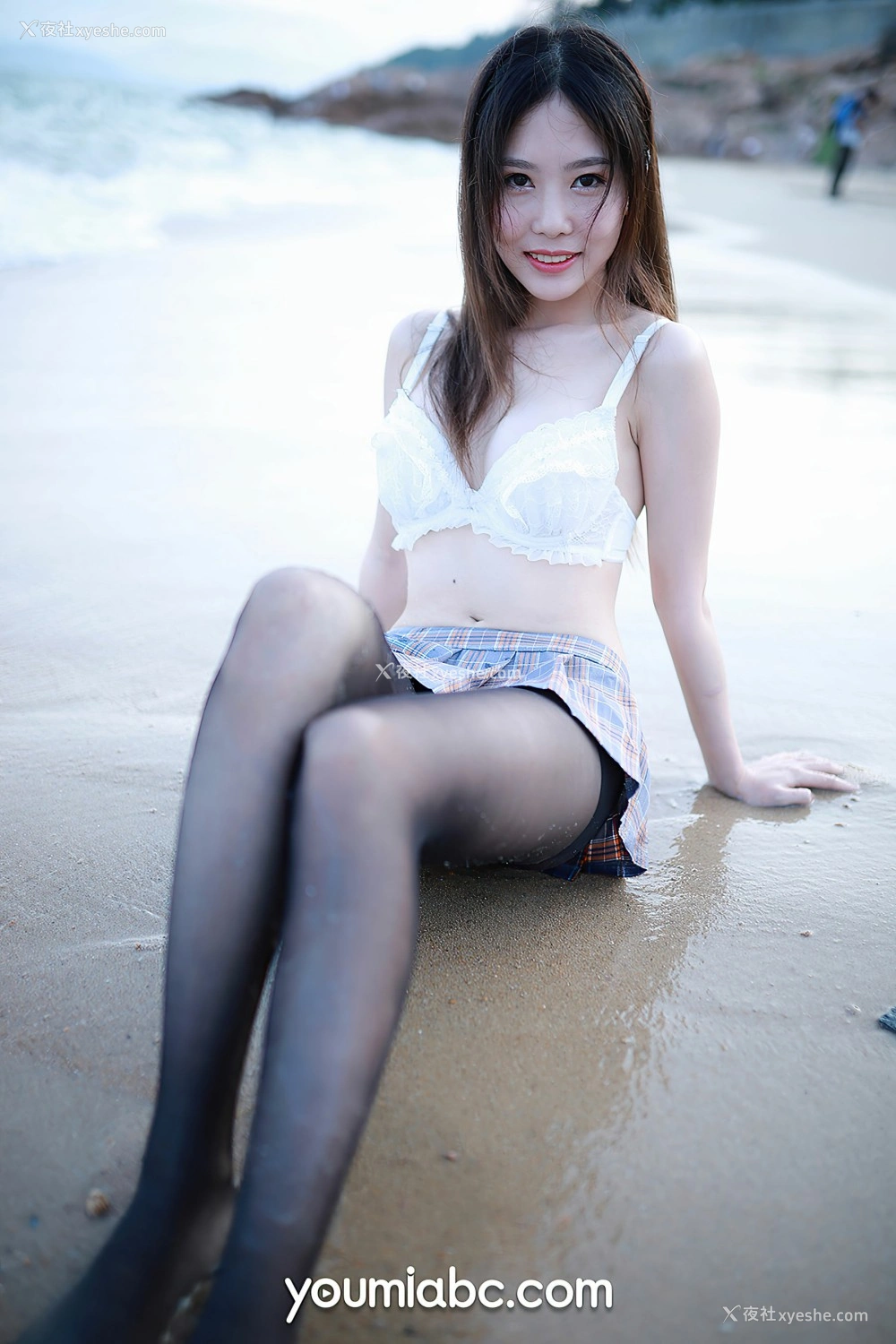 1P - [尤蜜YouMi] 抖娘利世 – 黑丝海域